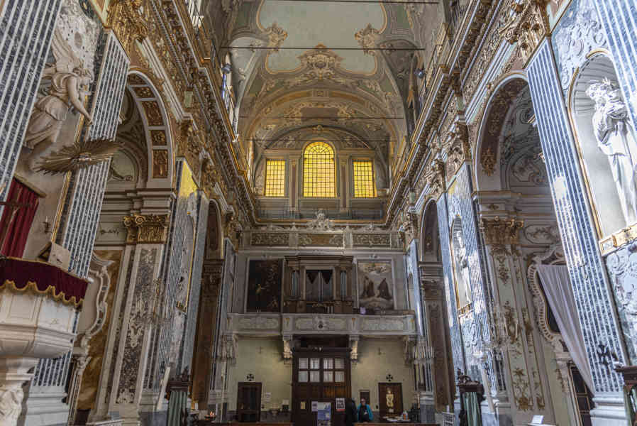 Italia - Génova 101 - iglesia de los Santos Víctor y Carlos.jpg